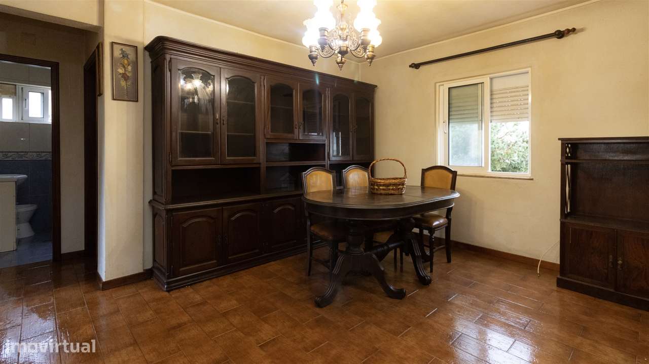 Apartamento T3 com Garagem Fechada - Bairro Santa Eugénia-2