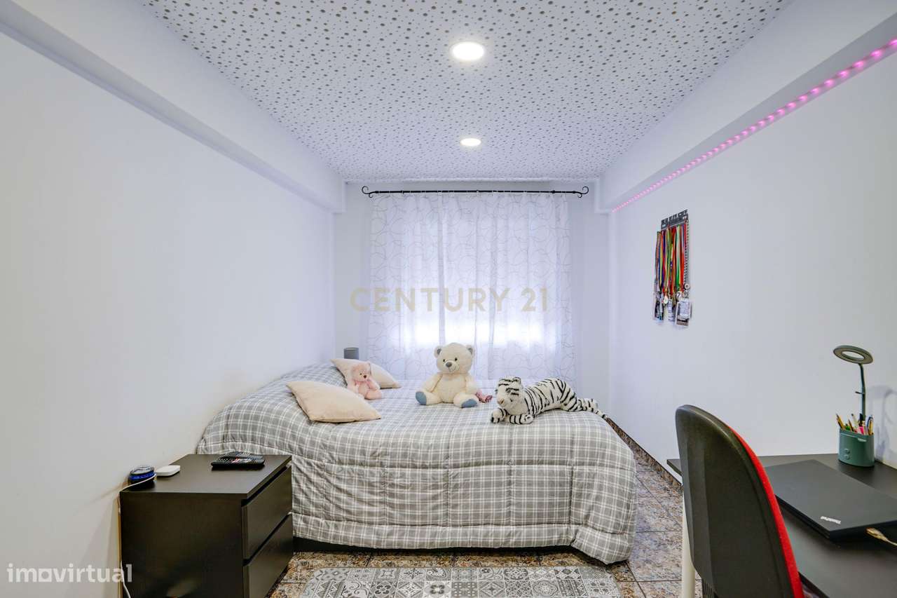Apartamento para venda com 3 quartos em Camarate-9