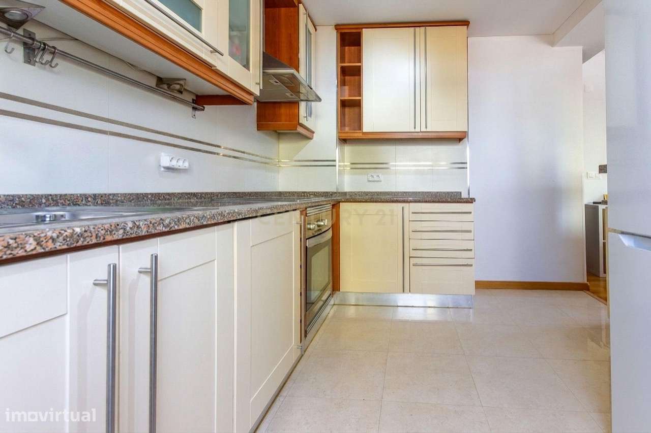 Apartamento T2 em Corroios, Seixal - Oportunidade Única!-6