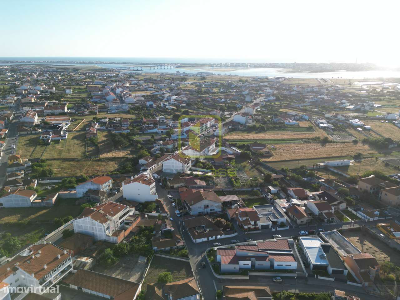 Moradia de Luxo Térrea a 5 Minutos da Praia da Barra-45