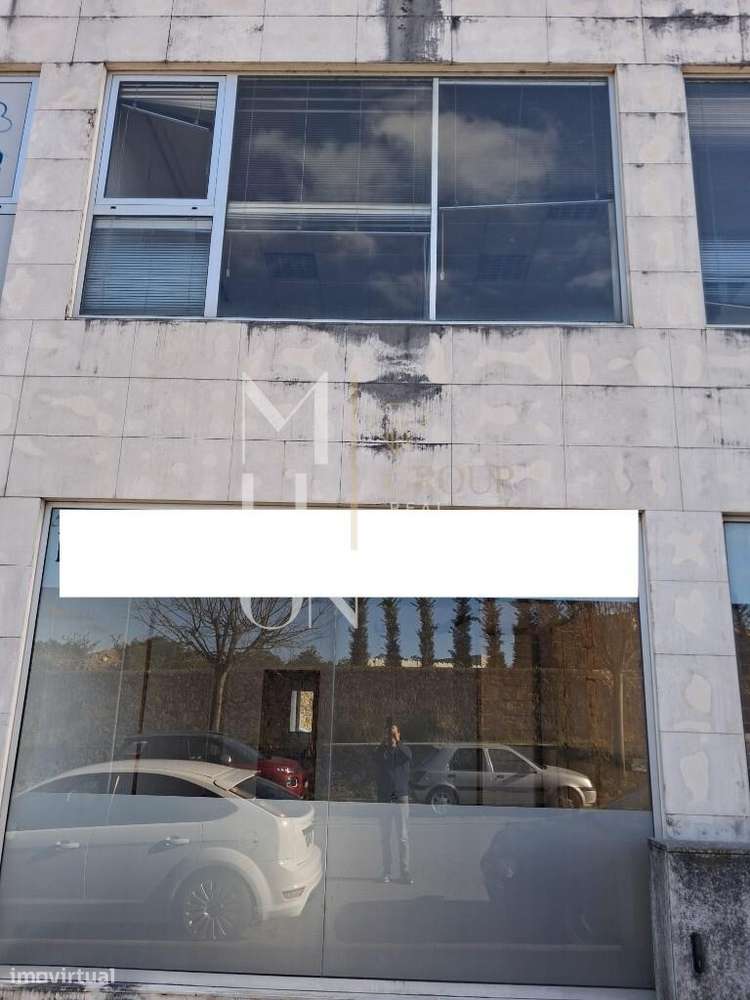 Armazém bem localizado junto à A7 e A28 em zona industrial - Grande imagem: 2/16