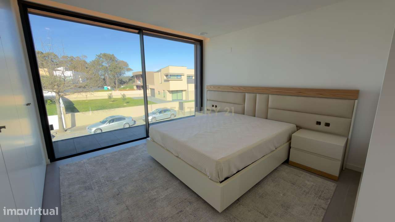 Moradia Contemporânea de Luxo em Azurara | Elegância, Privacidade e Di-27
