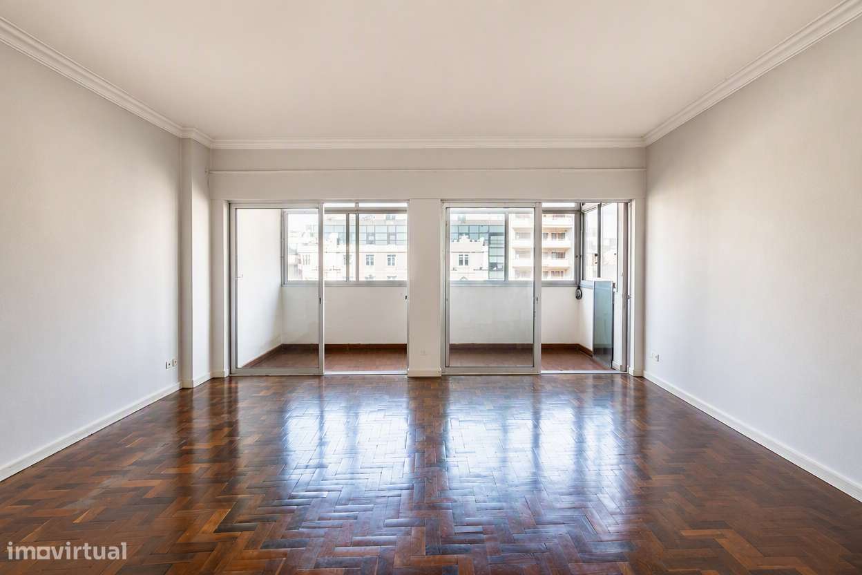 Apartamento T2 com elevador, Avenida da República, Lisboa-1
