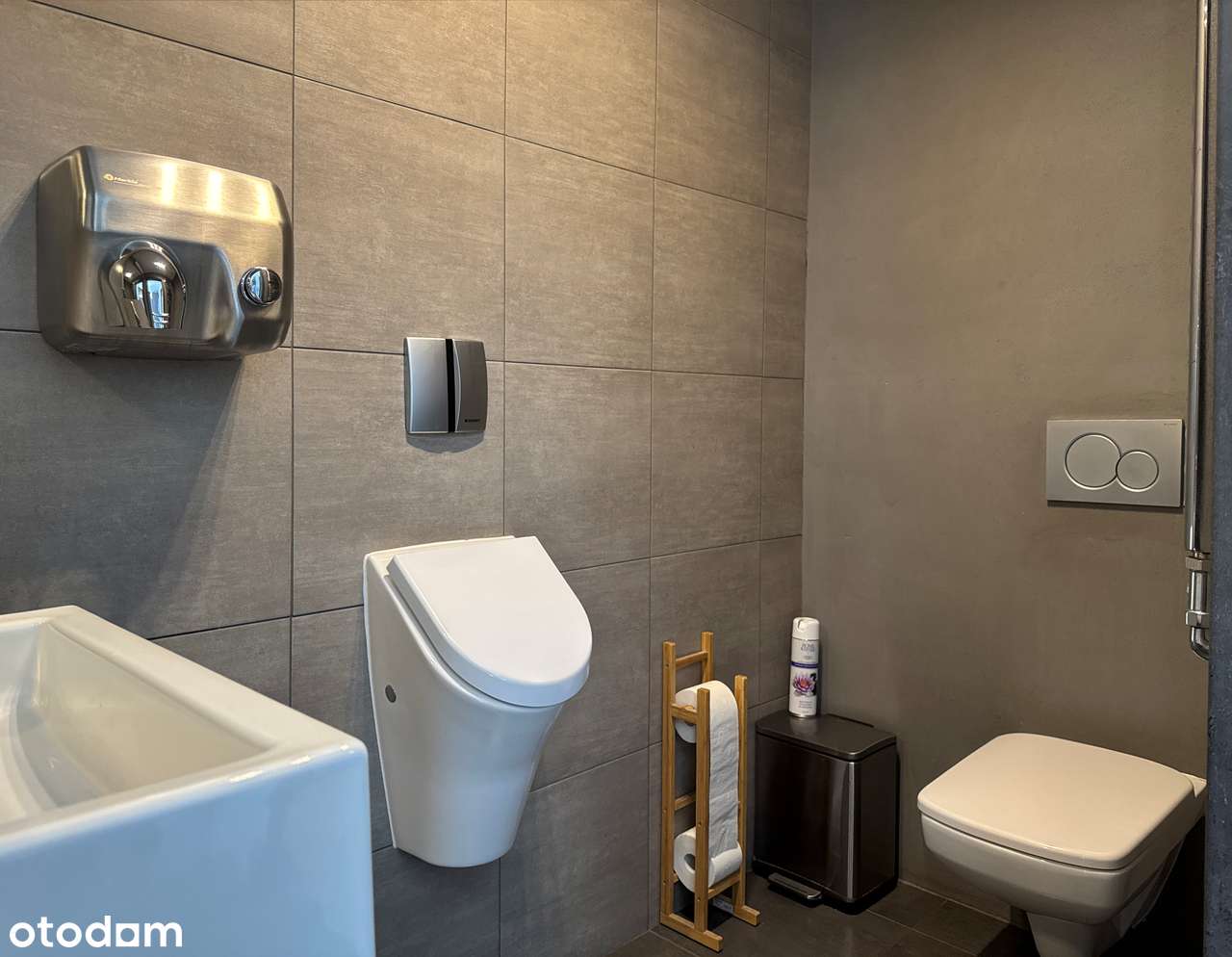 Atrakcyjny obiekt biurowo-magazynowy w Centrum-13