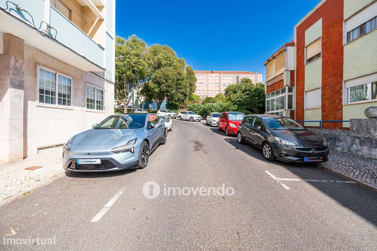 Apartamento T2 com cozinha equipada, na Amadora-37