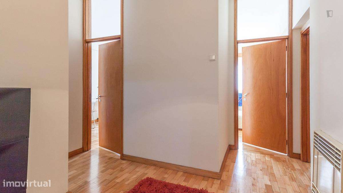 Quarto - localizado em Santo Ildefonso Porto - Grande imagem: 4/10