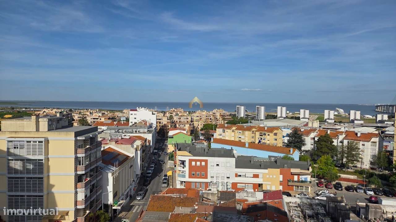 Apartamento T3 com Vista Rio em Sacavém-20