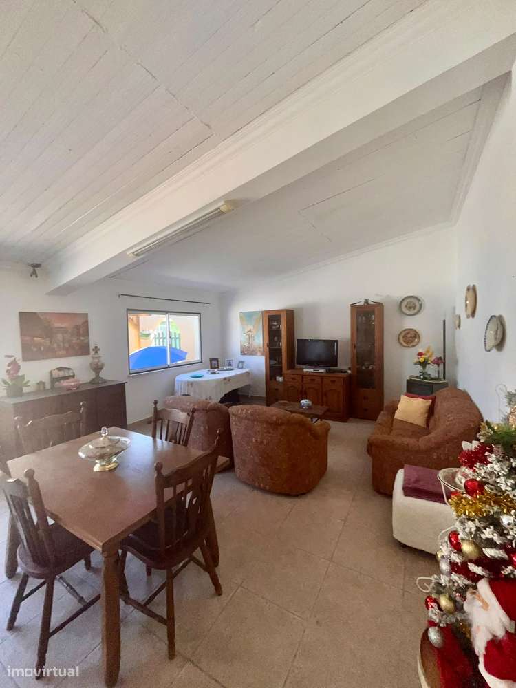 Moradia T2+1 com piscina em Salvaterra De Magos.-28