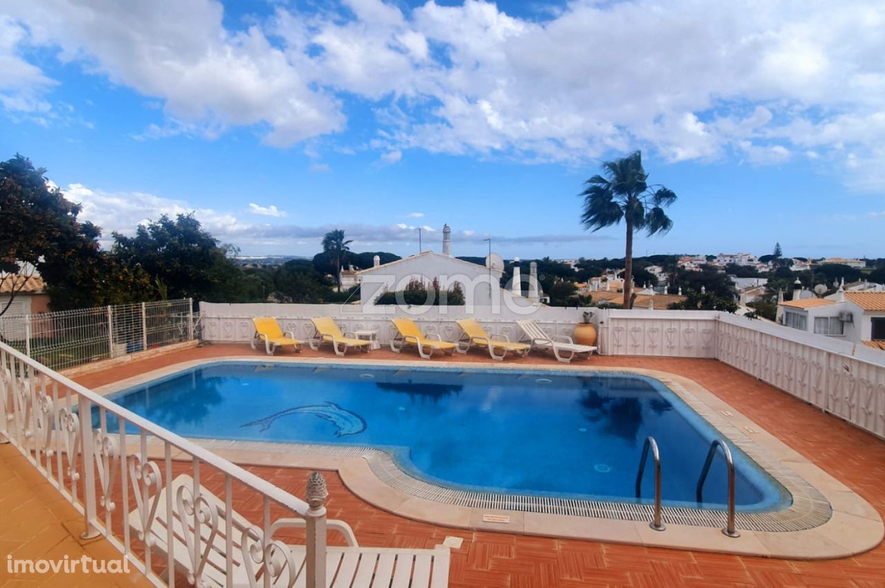 Excelente Moradia V3 com piscina aquecida e vista mar