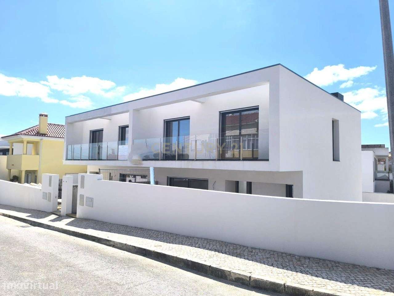 MORADIA CONTEMPORÂNEA T3+1 COM PISCINA NA CHARNECA DA CAPARICA – A 5 M - Grande imagem: 5/54