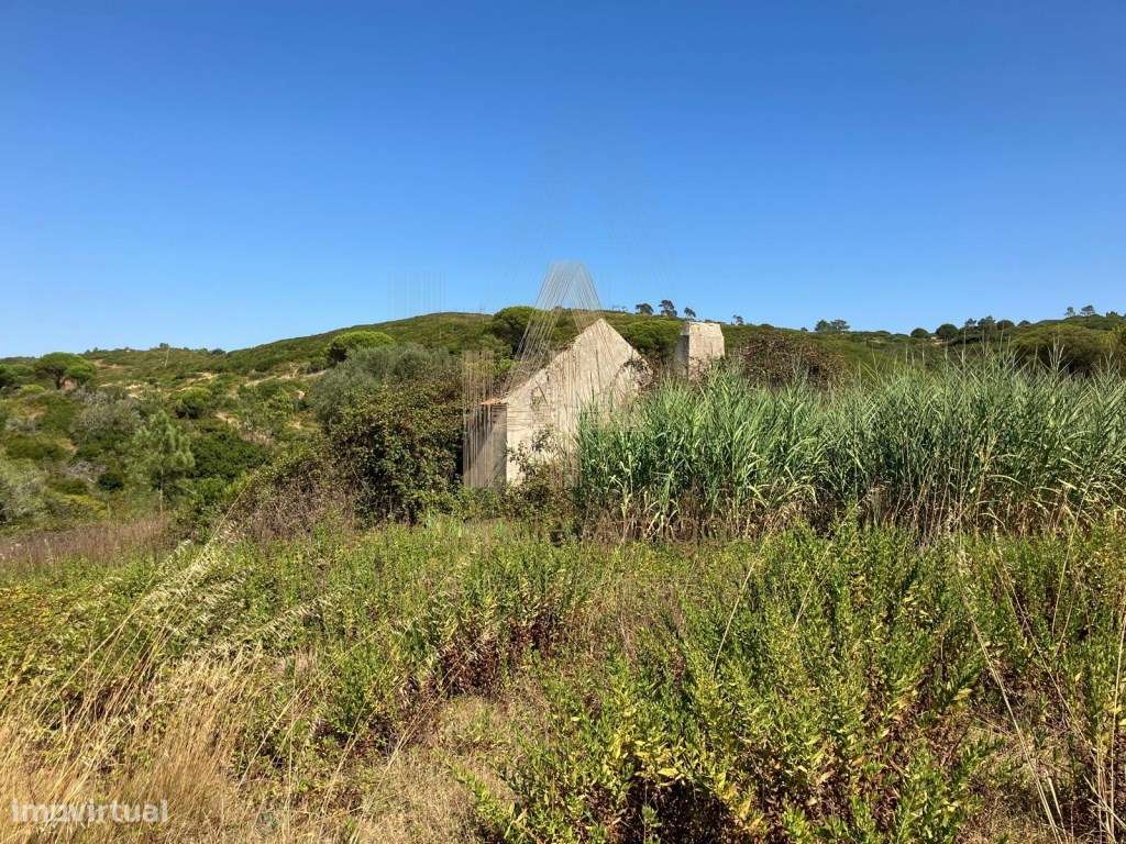Terreno com ruína a 5 minutos da Aldeia do Meco - Grande imagem: 2/14