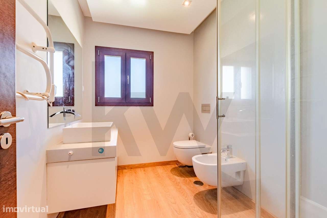 Moradia de sonho T4 com jardim, piscina e privacidade no coração de Ca-19