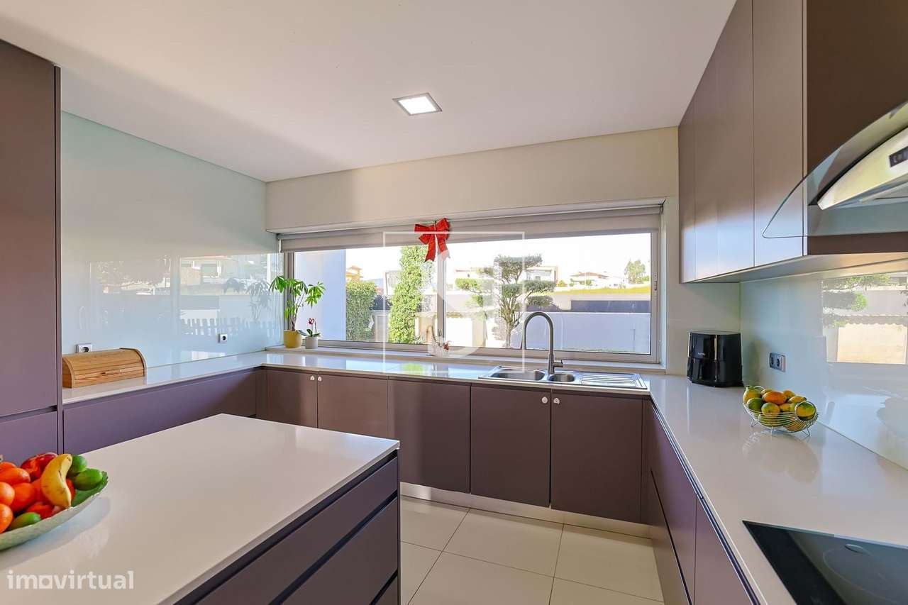 Moradia Isolada com PISCINA, em Tamel (São Verissimo)!-12