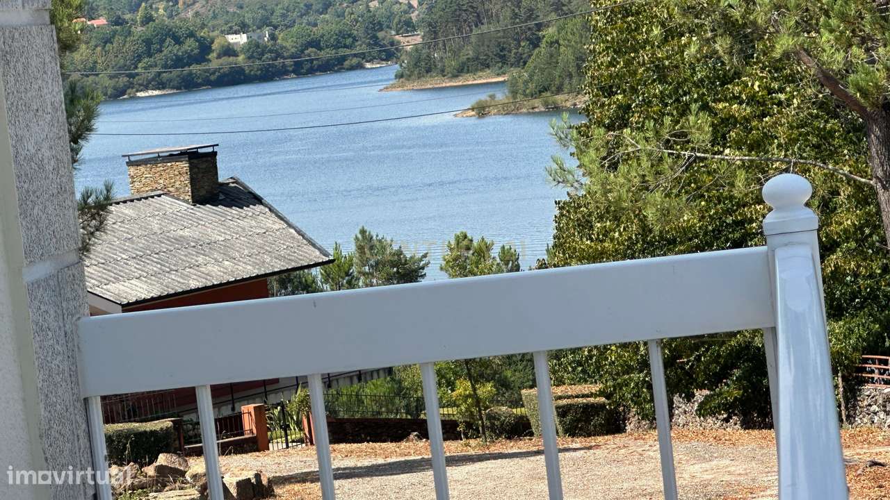 Moradia Exclusiva em "Ilha" Privativa na Albufeira de Venda Nova – Ger-13
