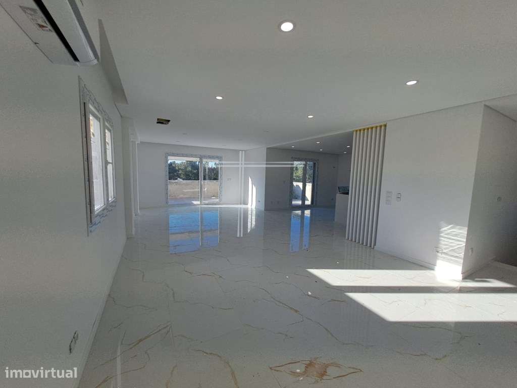Moradia isolada T4, arquitetura tradicional com garagem e piscina -... - Grande imagem: 4/44