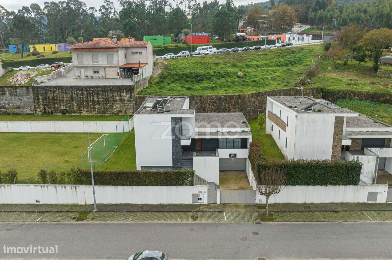 Moradia T4 em Barcelos - Grande imagem: 2/39