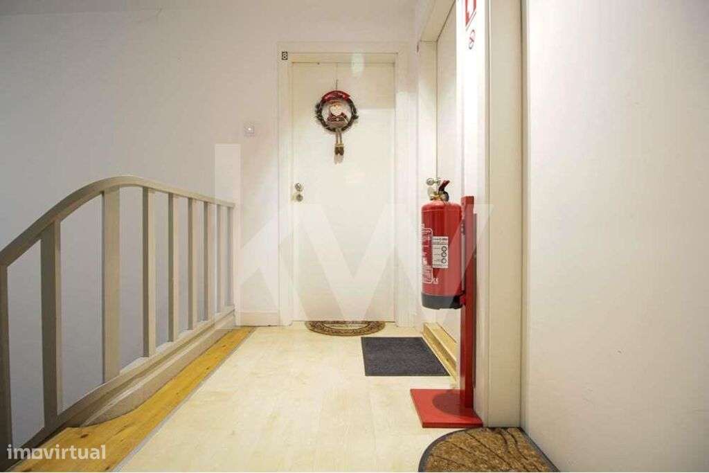 Prédio na Av. Sá da Bandeira | 8 Apartamentos | Espaço Comercial | Inv-6