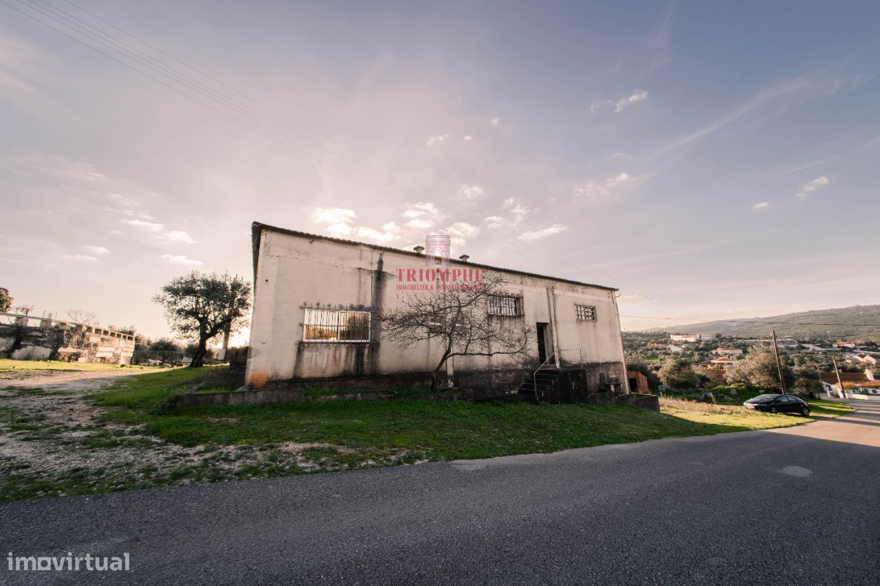 Armazém Industrial 2.100m2 de Terreno, Mendiga, Porto de Mós - Grande imagem: 1/15