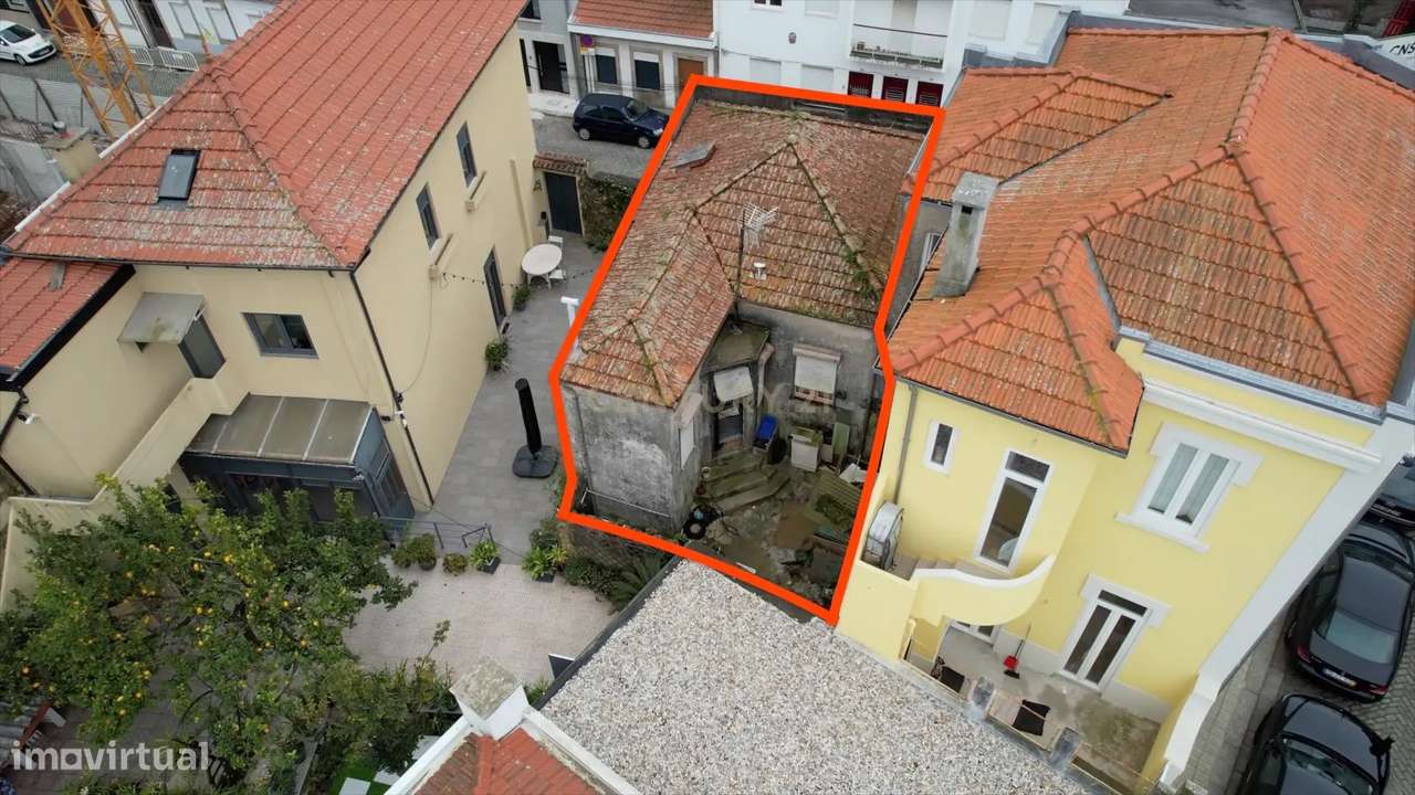 Moradia 2 pisos para Reabilitação Total (Porto) - Grande imagem: 1/24