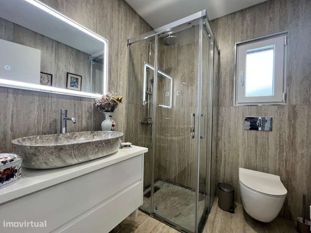 Moradia Isolada T4 Com piscina-26