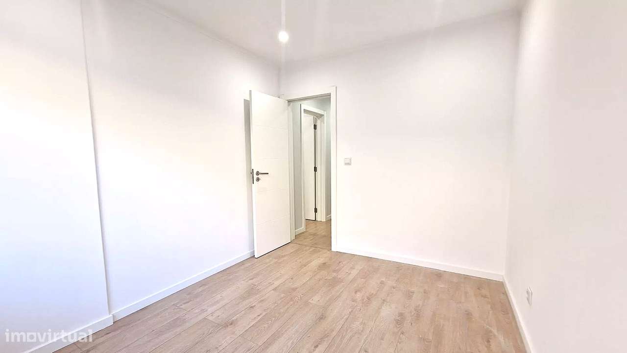 T2 Remodelado à entrada do Casal São Brás - Grande imagem: 4/10