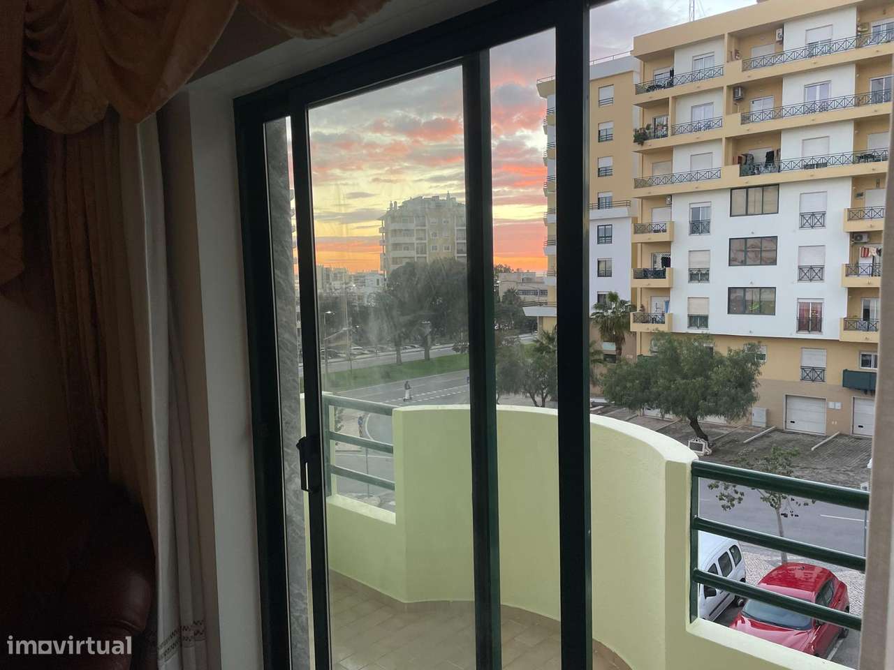 T2 em Faro com varanda pronto a habitar - Grande imagem: 2/24