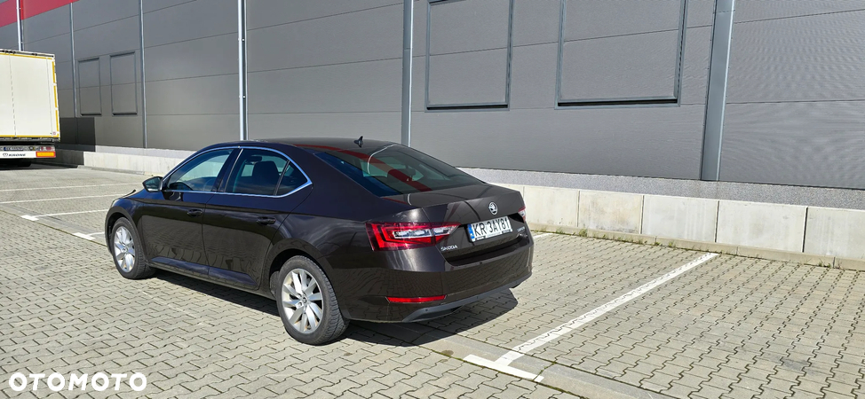 Skoda Superb 2.0 TDI Style DSG - 10