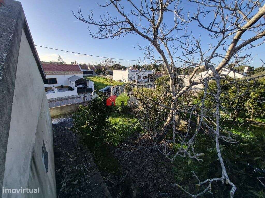 Lote de terreno urbano com moradia T3 e garagem em Palmela-18