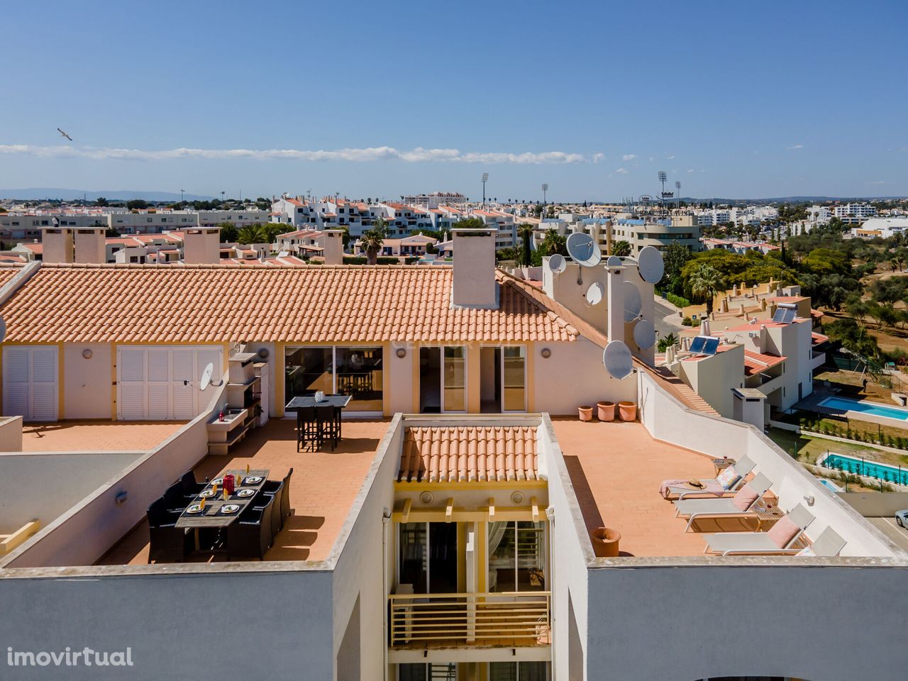 Penthouse 3 Quartos com terraço, vista mar e piscina em Albufeira