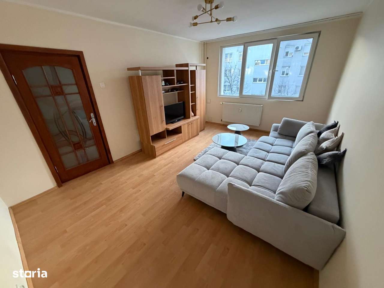 3 Camere decomandat etaj 3/4 metrou 4 minute Prevederii
