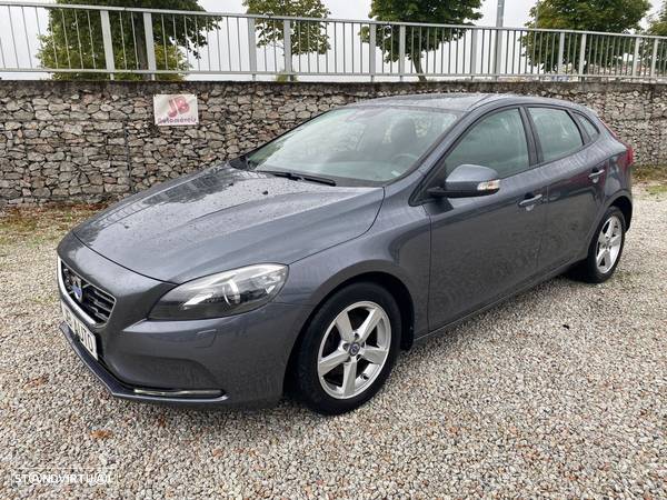 Volvo V40 D2 Momentum - 1