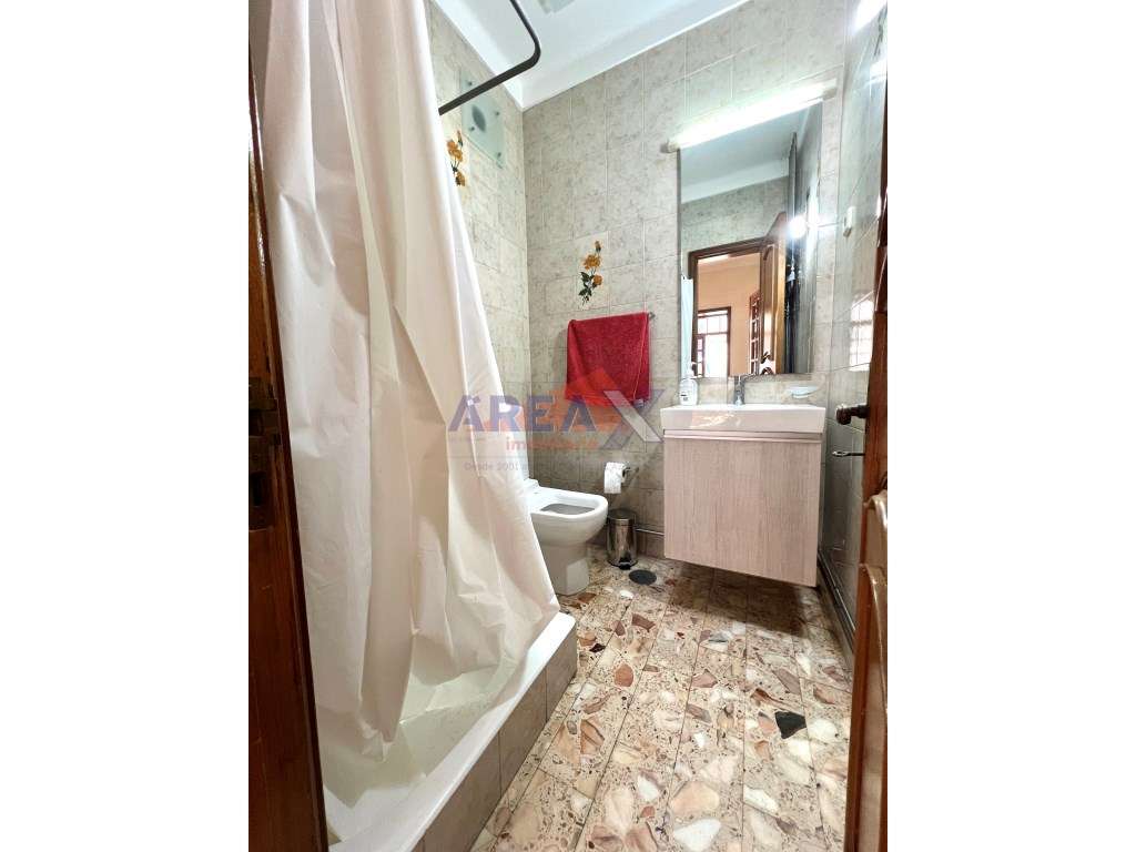 MORADIA BI-FAMILIAR-48