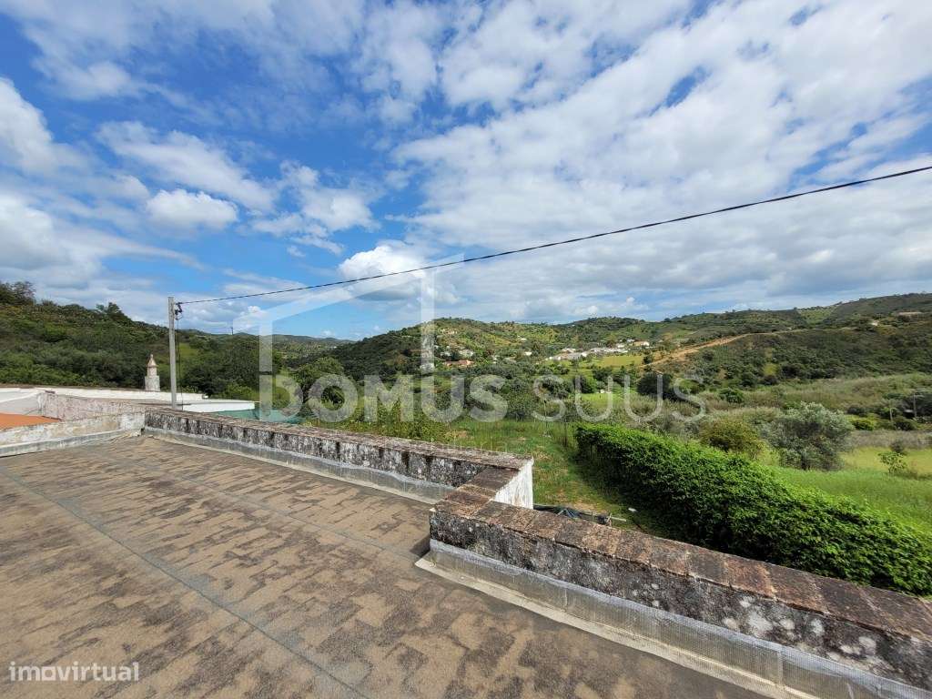 Moradia térrea localizada em zona calma-13