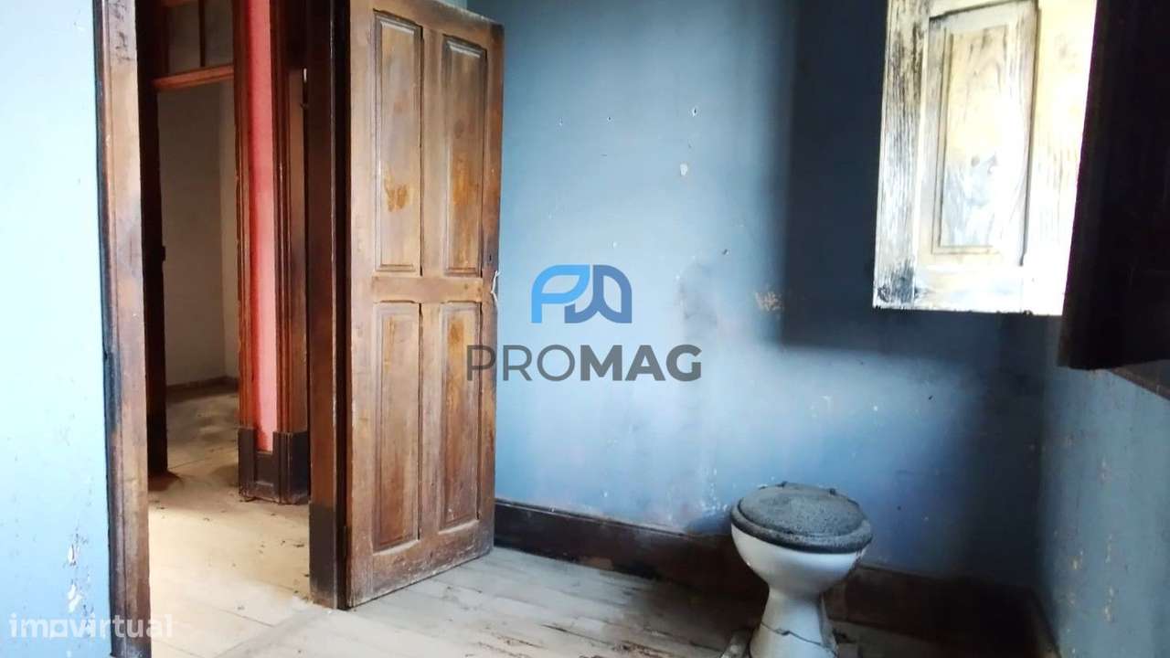 Moradia V3 para Recuperar em São Martinho de Mouros-9