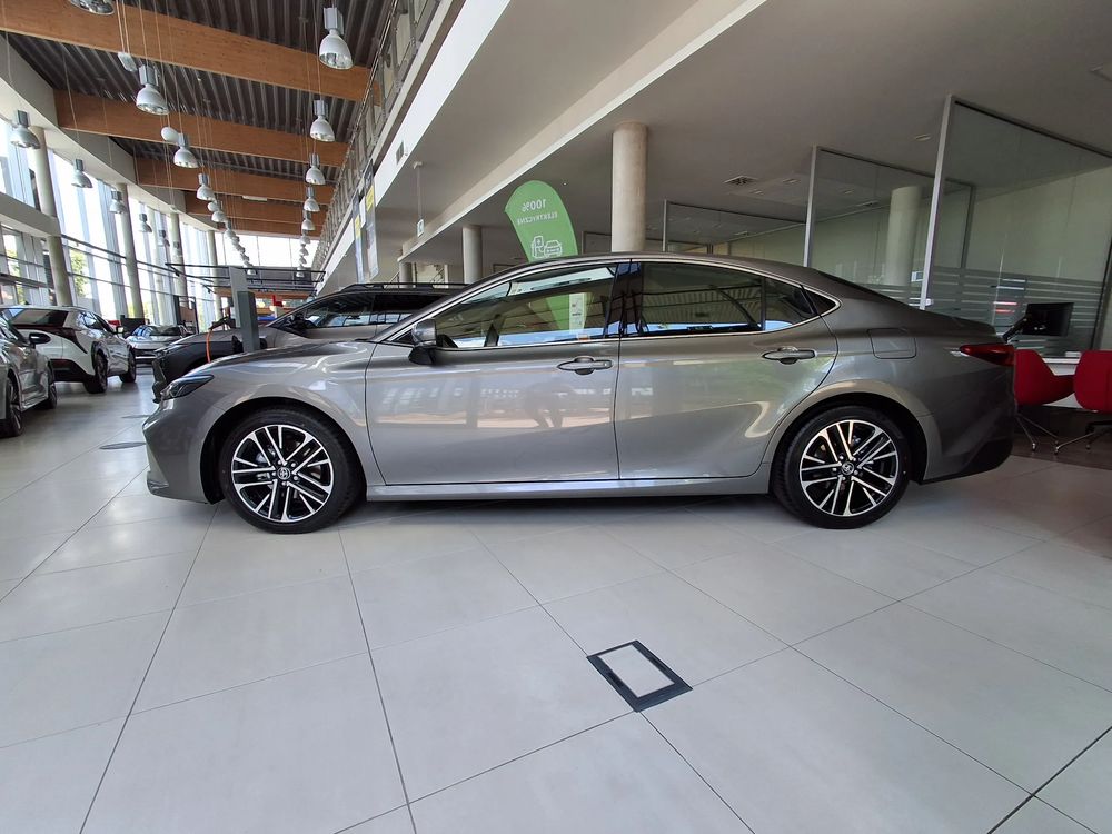 Toyota Camry 2.5 Hybrid Dynamic Force Executive e-CVT 2026