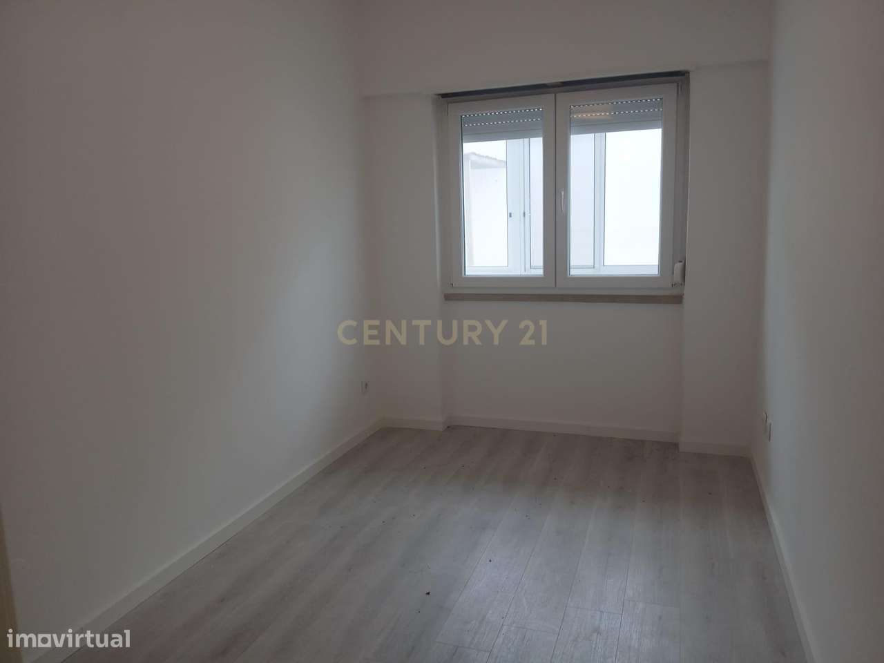 T3 em Almada com logradouro/ Excelente Localização - Grande imagem: 5/27