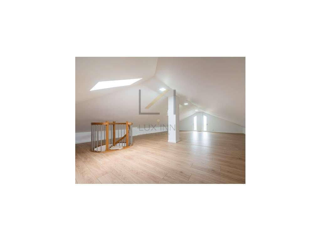 Moradia de Luxo T4 , São Pedro Do Estoril, com Piscina e Garagem-56