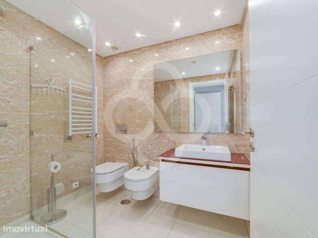 Apartamento T4 com 4 lugares de parqueamento na Avenida Marquês de ...-14