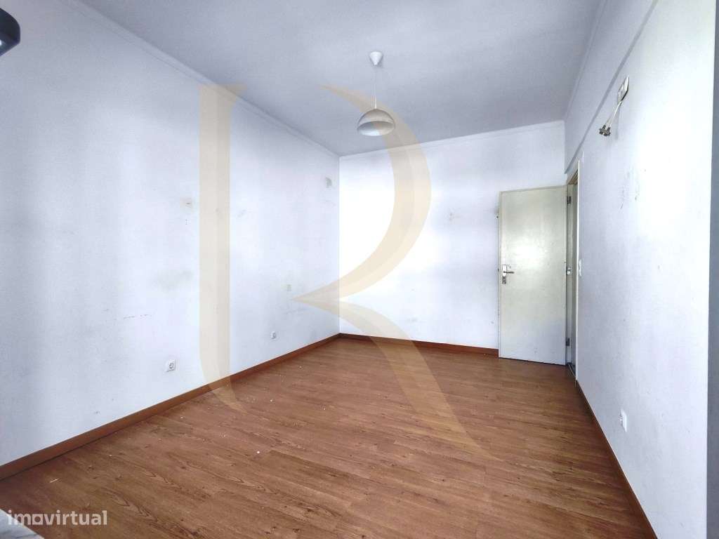 Apartamento T2 com varanda nas Paivas - Seixal-21