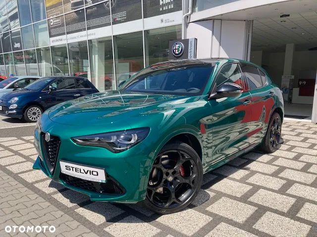 Alfa Romeo Stelvio - 1