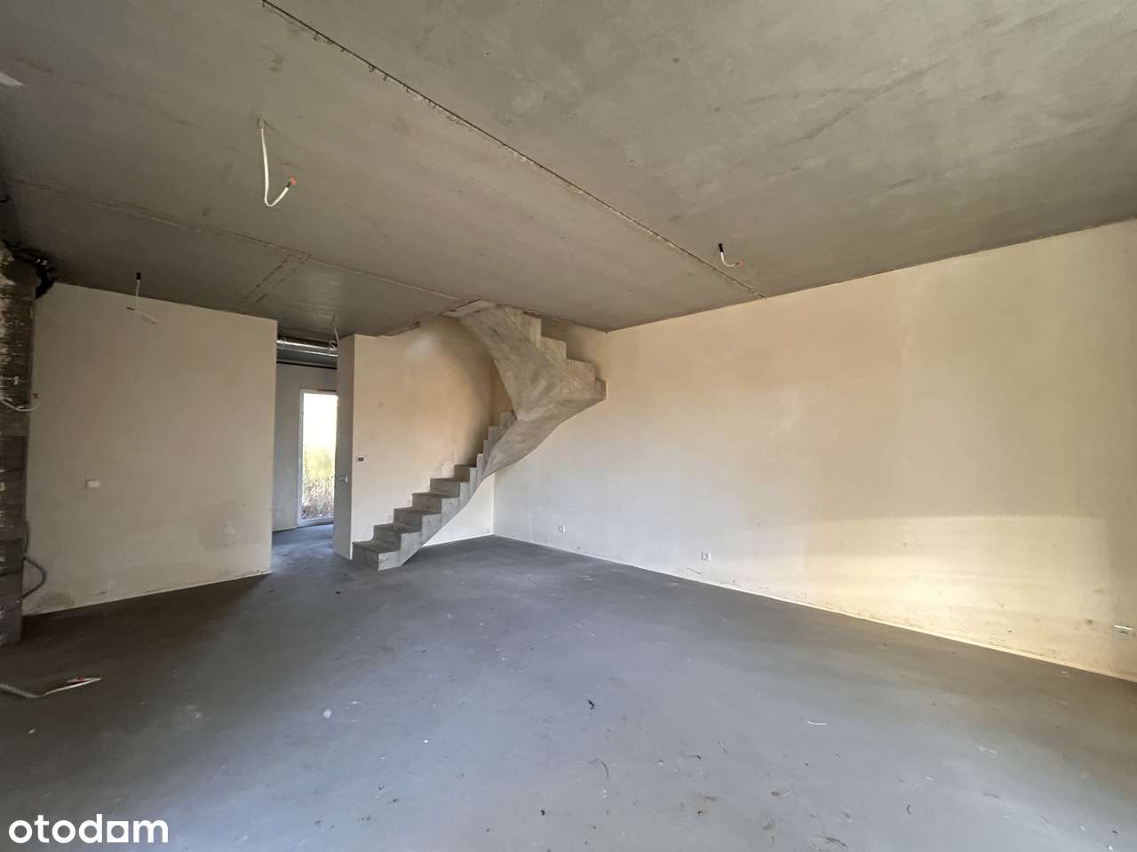 Unikatowa oferta. 3 kondygnacyjne z balkonem i ogródkiem-2