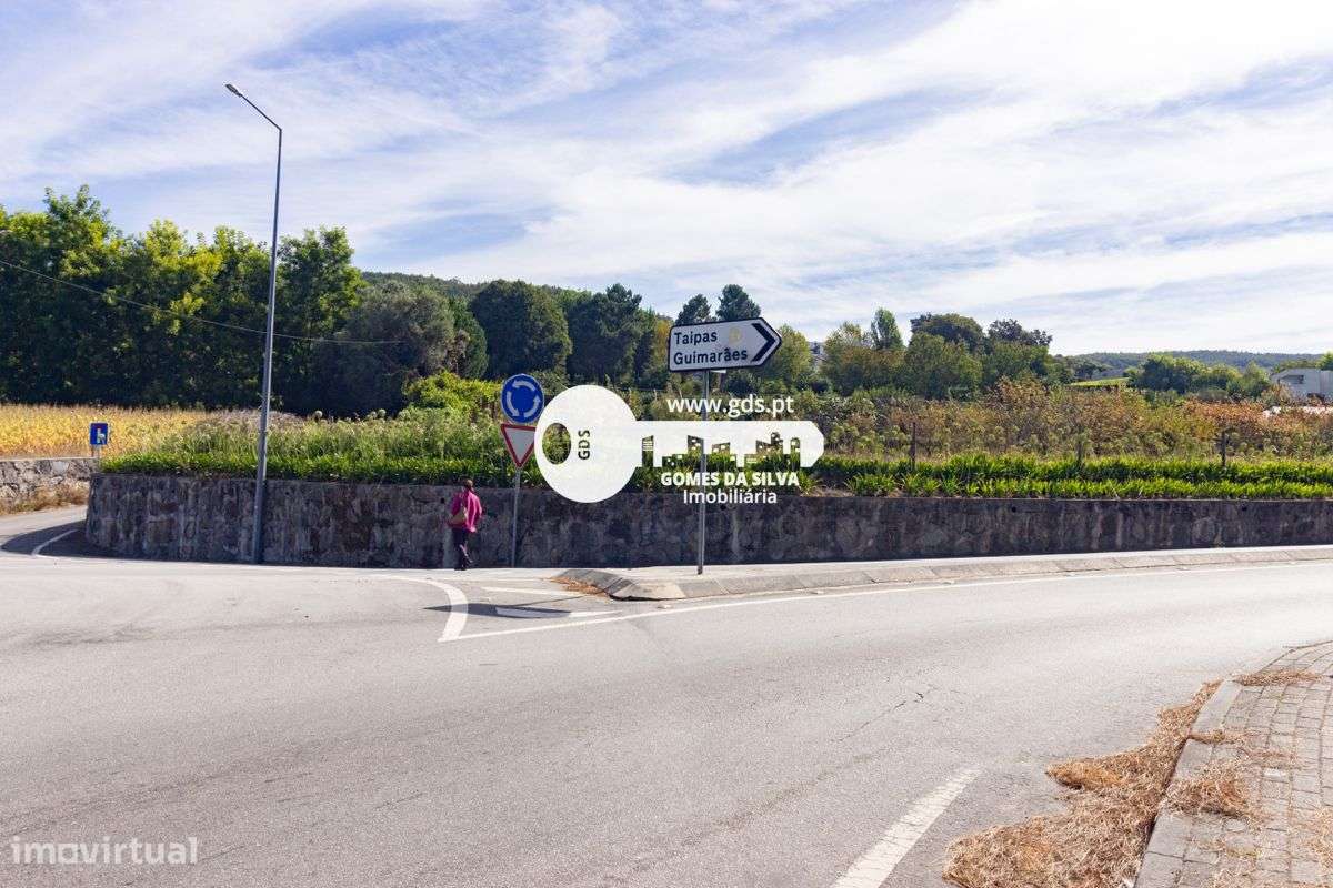 Ruínas em Esporões com terreno de 6.611m2 em área de construção-27