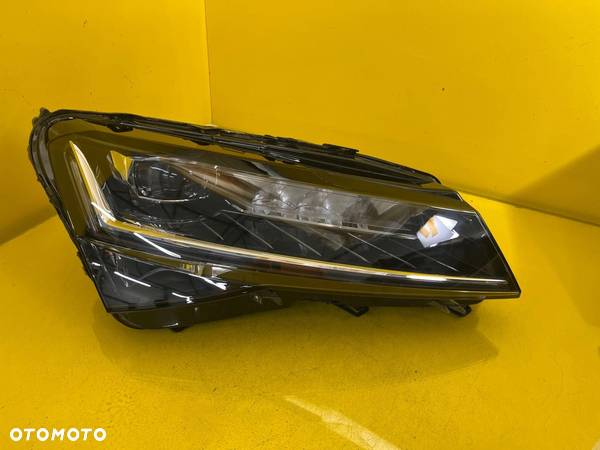 LAMPA PRAWA SKODA SUPERB III FULL LED - 1