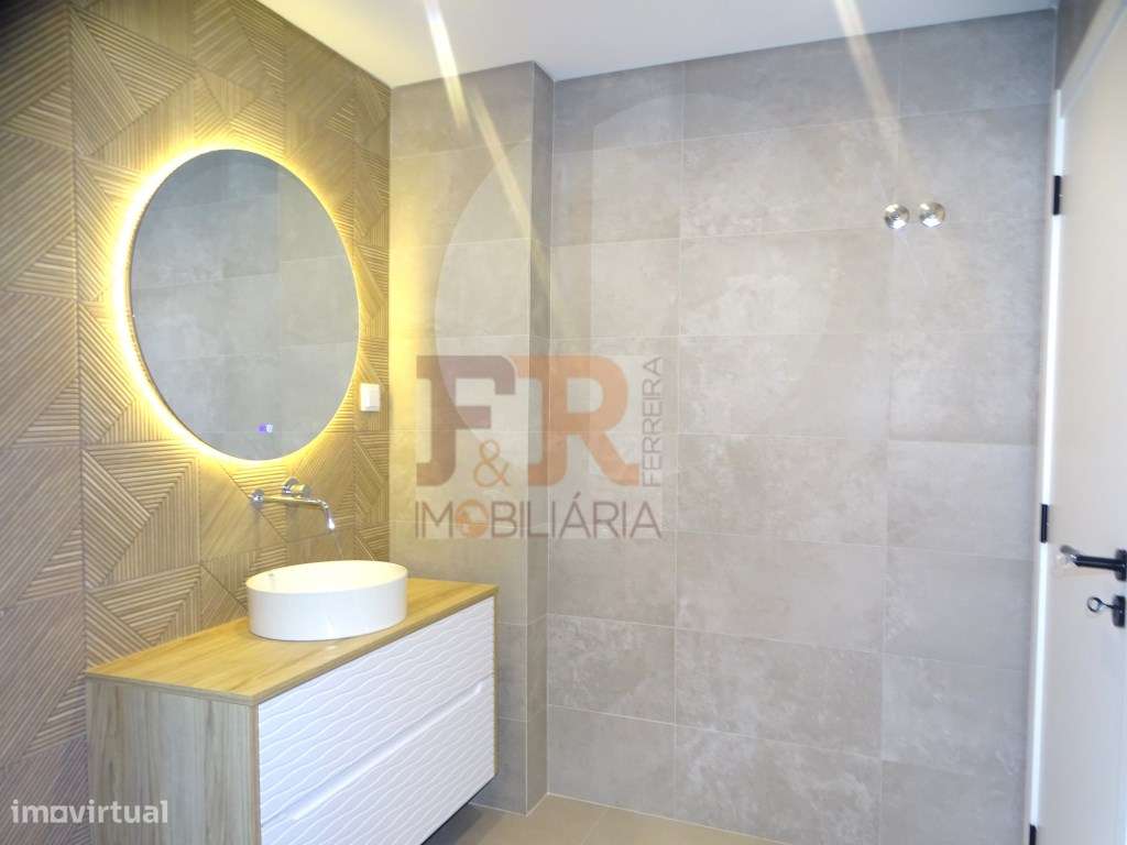 PRONTA!! Moradia Duplex T4 com Garagem, Quinta das laranjeiras Fern...-25