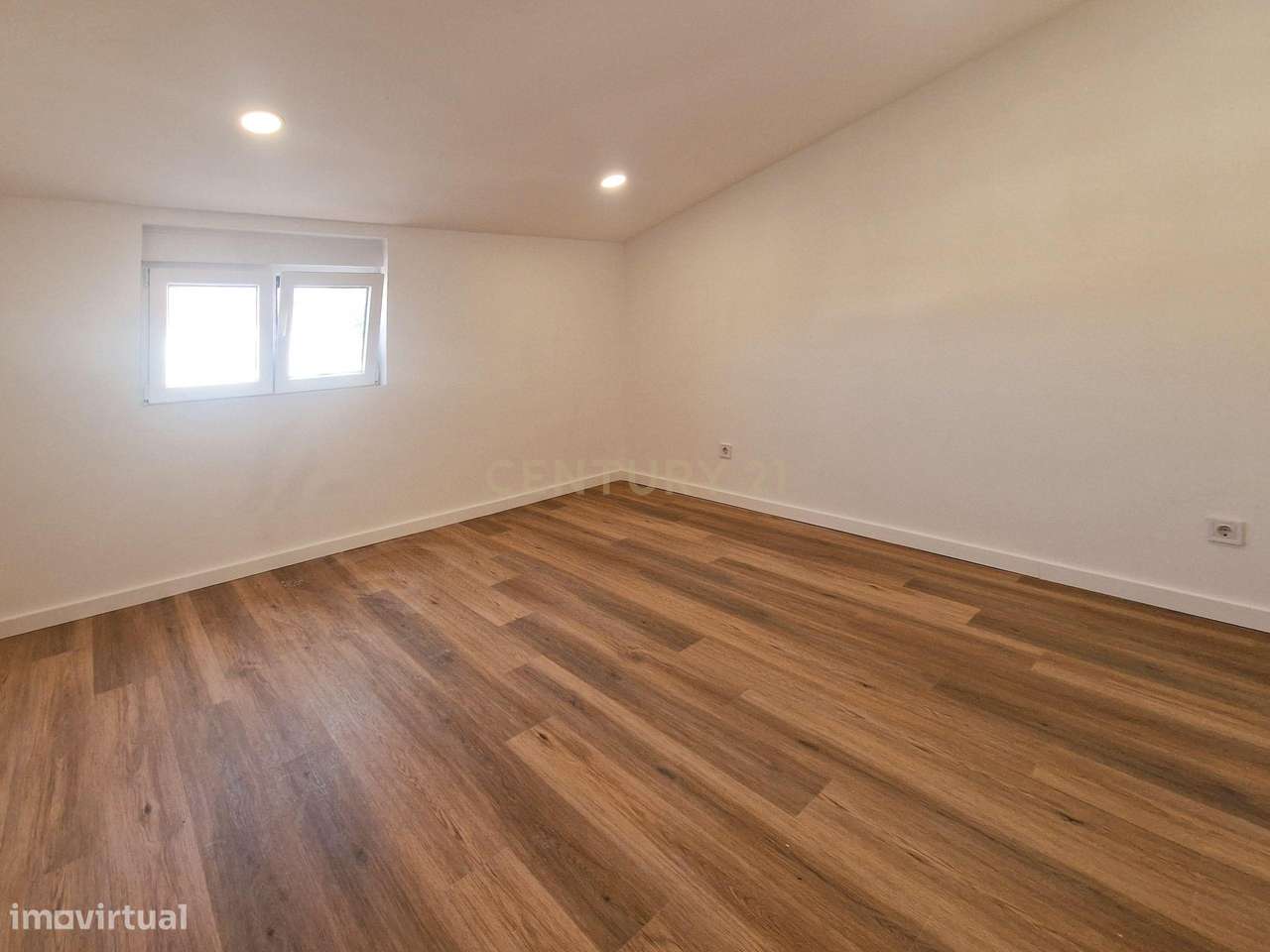 Moradia isolada c/ 4 assoalhadas totalmente remodelada c/ possibilidad-18