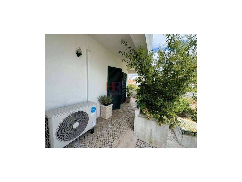 Vende-se Moradia Isolada M4+1 com garagem e jardim.-43
