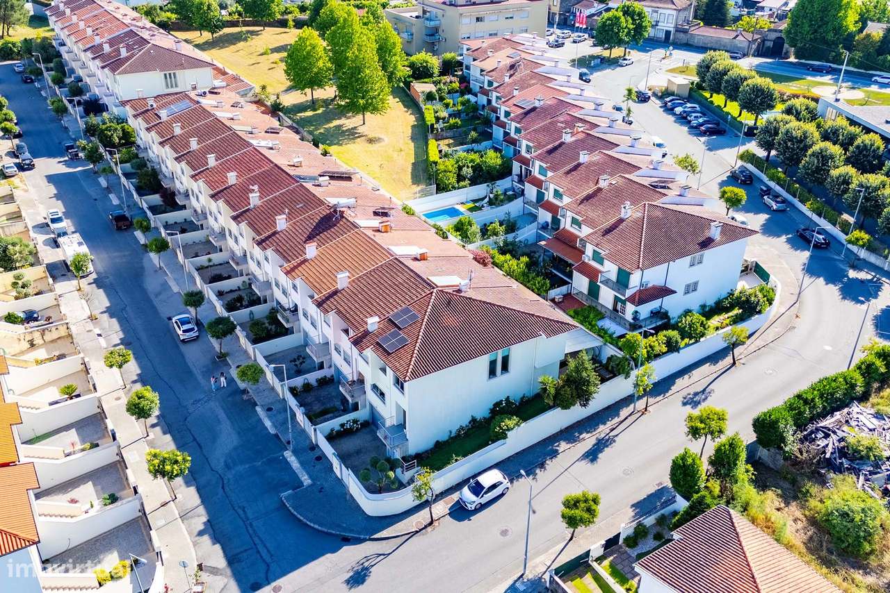 Moradia T4 de Gaveto em Palmeira, Braga-49
