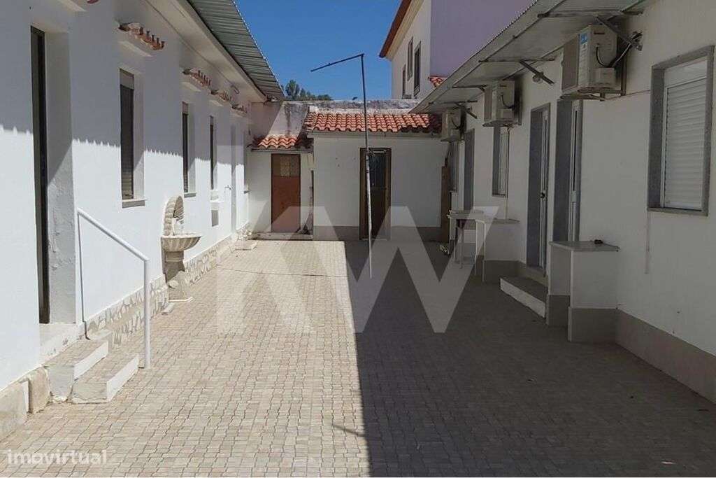 Moradia com 5 frações T1 - Grande imagem: 4/6