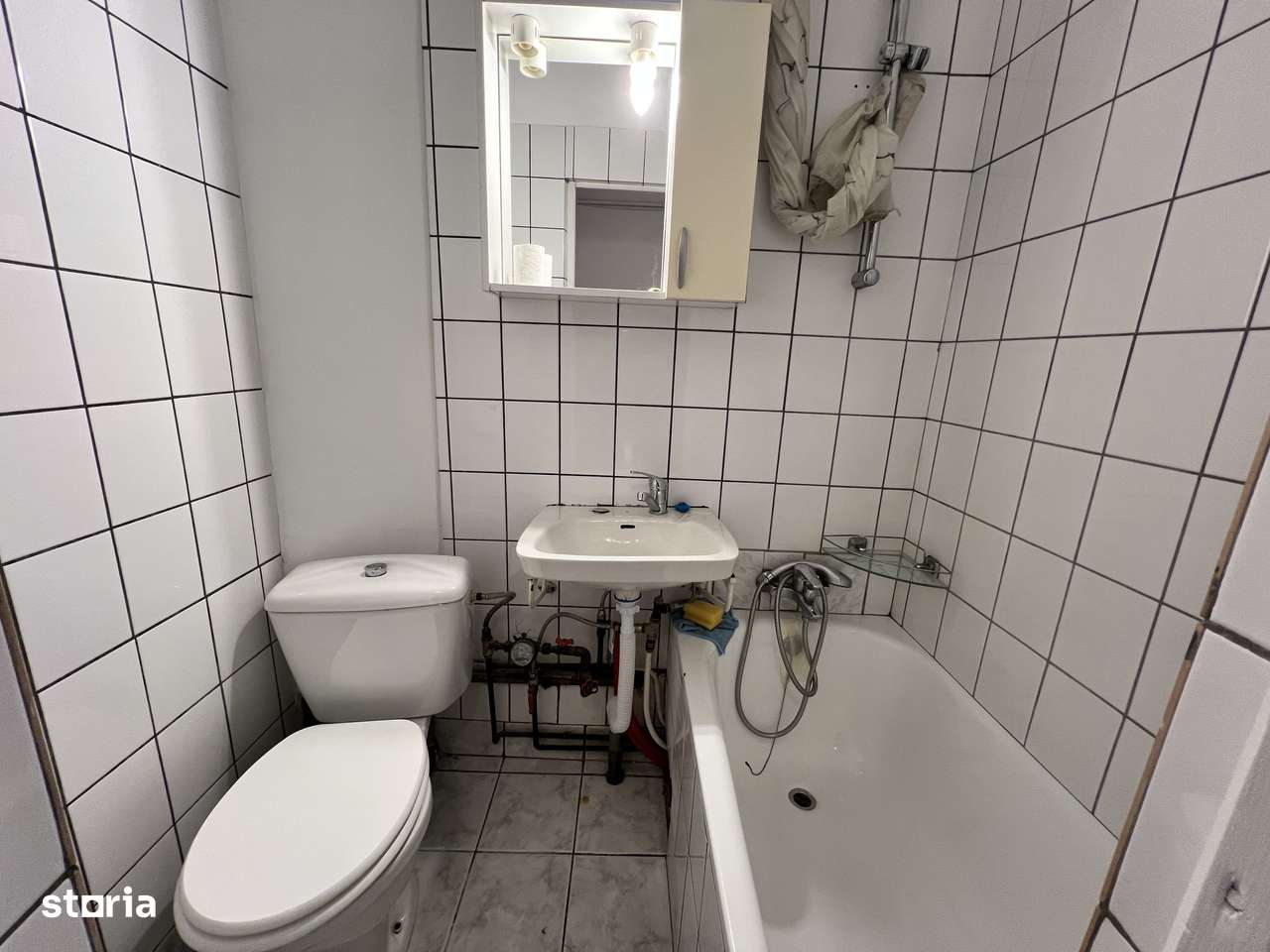 Garsoniera 1 camera,renovata,bucatarie,baie,et.3, zona Lazaret-4