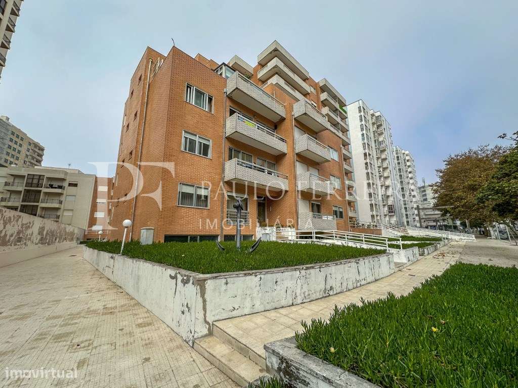 Apartamento T1+1 no centro próximo da praia-0
